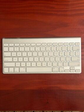 🍎 Apple Bluetooth Keyboard - Silver